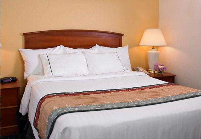 Towneplace Suites By Marriott Findlay Exterior photo
